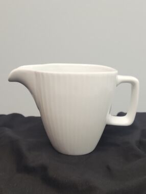 Corelle ULTRA Scandia White RIBBED Porcelain 8 OZ 3-1/8" Creamer pitcher
